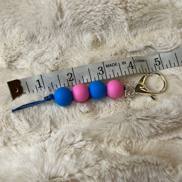 Handmade 15mm silicone bead keychain or zipper pull. Pink and blue - Picture 3 of 3
